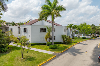 Bleau Fontaine Condominiums in Miami, FL - Building Photo - Building Photo