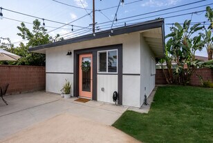 1719 E Redwood Ave, Unit B in Anaheim, CA - Building Photo