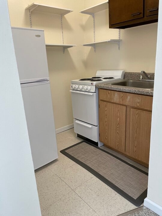 110 Union St in Mansfield, MA - Building Photo