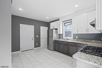 388 S 11th St in Newark, NJ - Building Photo - Building Photo