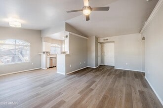 5151 E Guadalupe Rd in Phoenix, AZ - Foto de edificio - Building Photo