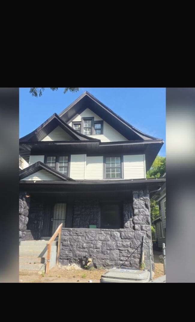 property at 4027 Chestnut Ave