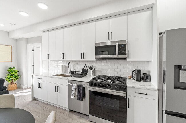 80 Romaine Ave in Jersey City, NJ - Building Photo - Building Photo