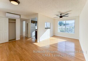 1962 Beachwood Dr in Los Angeles, CA - Building Photo