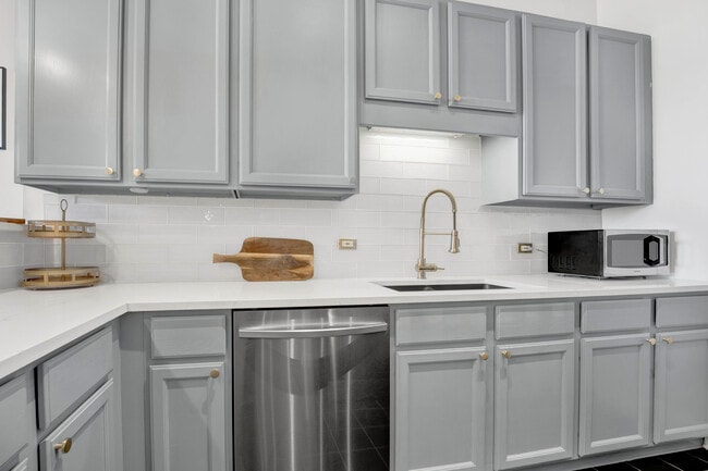 property at 600 S Dearborn St