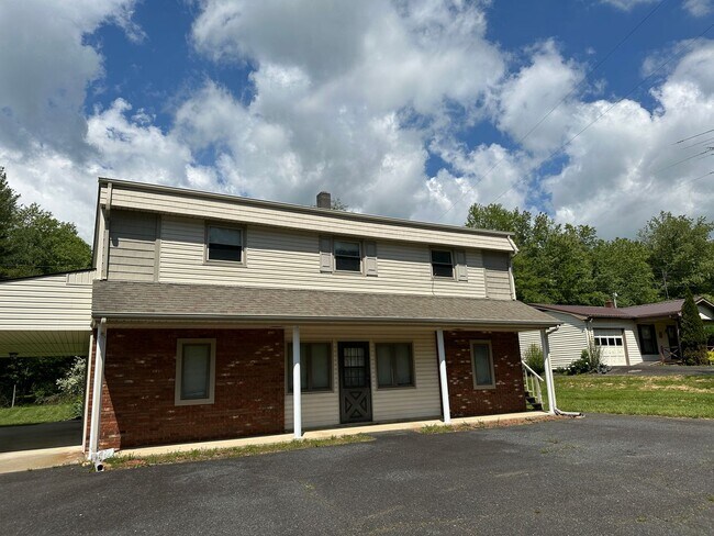 139 Harless Rd in West Jefferson, NC - Building Photo - Building Photo