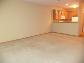 1291 Brookdale Dr in Carpentersville, IL - Building Photo - Building Photo
