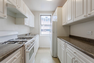 40 Barker Avenue in White Plains, NY - Building Photo - Interior Photo