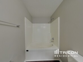 1621 Bridgecreek Crossing in Greenwood, IN - Building Photo - Building Photo