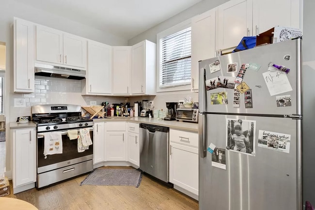 property at 3251 N Lakewood Ave