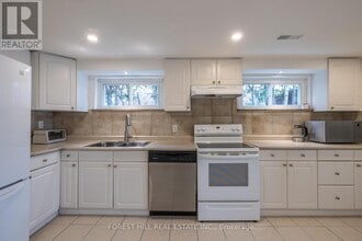 596 Woodbridge Ave in Vaughan, ON - Building Photo - Building Photo