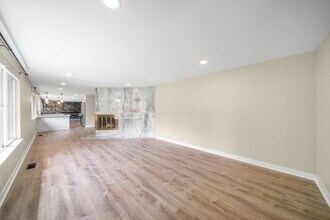8006 Nixon Ave SW in Tacoma, WA - Building Photo - Building Photo