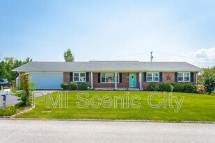 8140 Holly Crest Dr in Chattanooga, TN - Building Photo