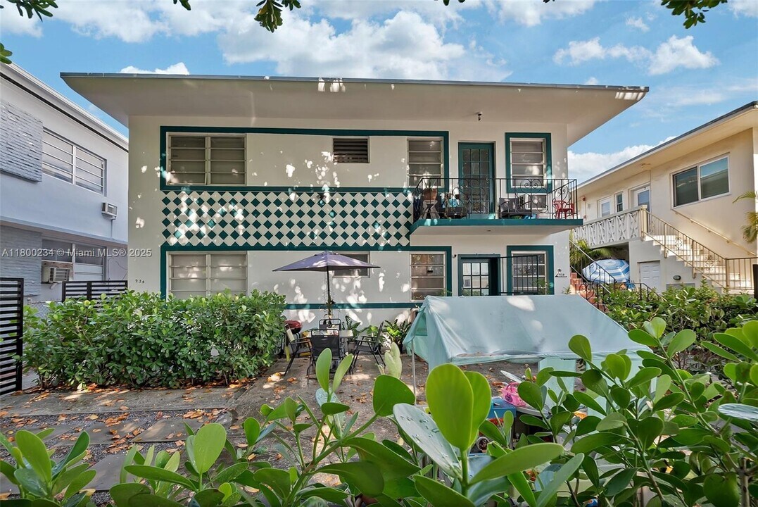 934 Meridian Ave in Miami Beach, FL - Building Photo