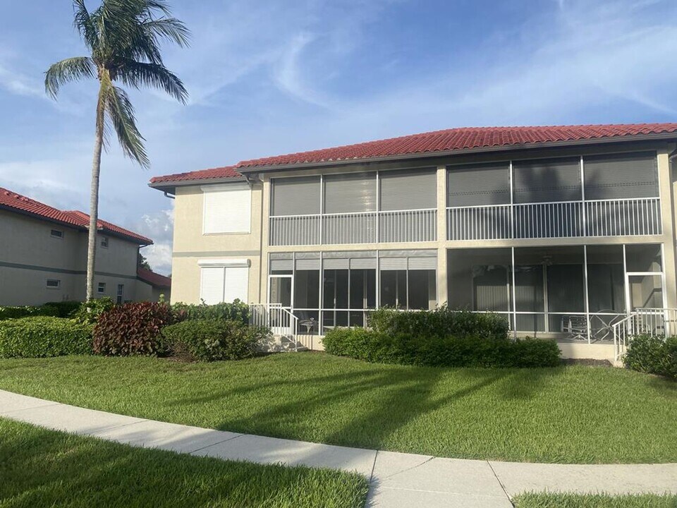 295 Waterside Cir in Marco Island, FL - Foto de edificio