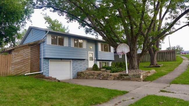 property at 1175 Lindale Dr