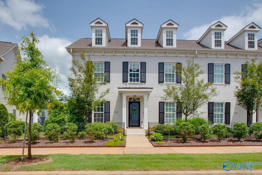539 Town Madison Blvd in Madison, AL - Building Photo