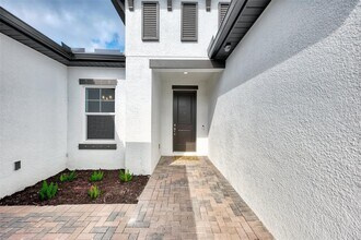 5825 Millennium Silver Ct in Sarasota, FL - Building Photo - Building Photo