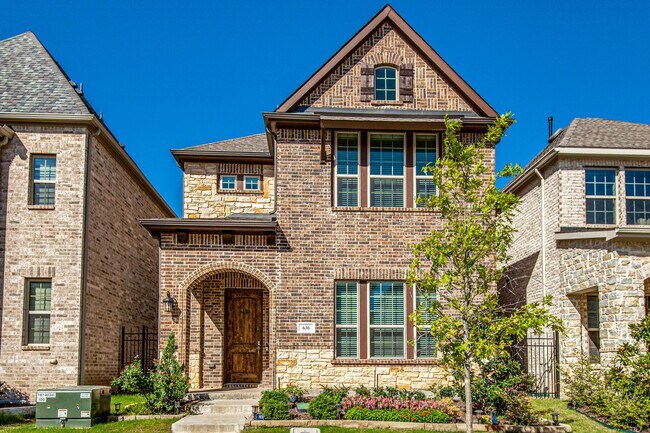 property at 636 Courtyard Ln