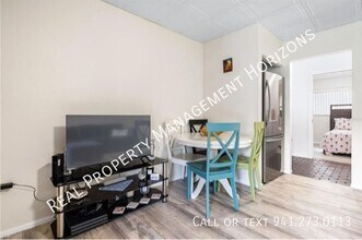 3523 Longmeadow in Sarasota, FL - Building Photo - Building Photo