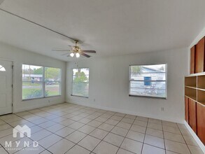 7563 Meadowlawn Dr N in St. Petersburg, FL - Building Photo - Building Photo