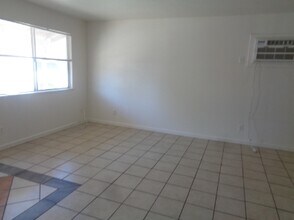 1115 Holly Ave in Olivehurst, CA - Building Photo - Building Photo