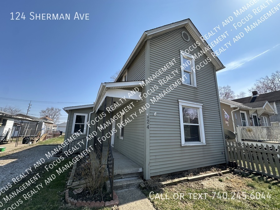 124 Sherman Ave in Lancaster, OH - Building Photo