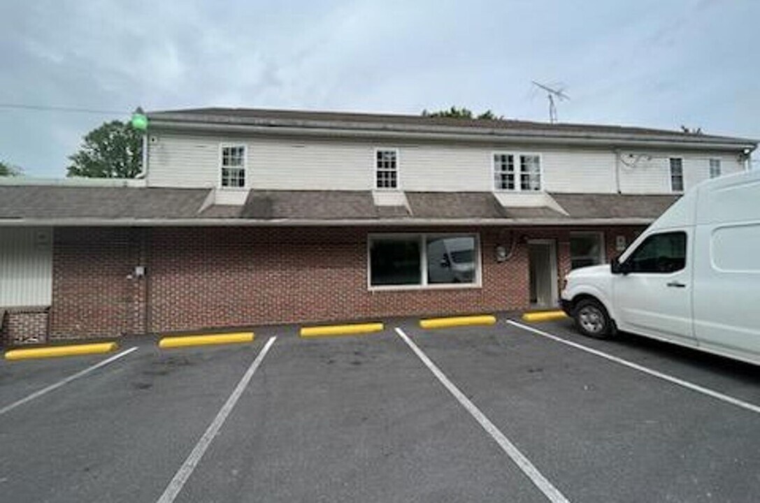 10503 S Mountain Rd in Waynesboro, PA - Building Photo