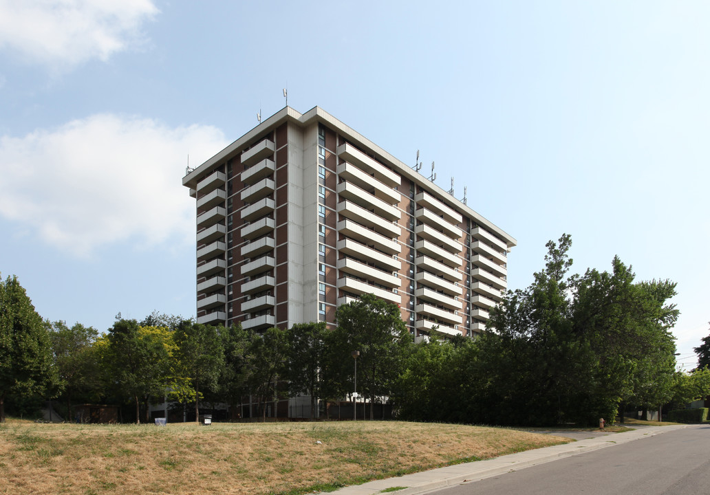 Blackthorn Manor in Toronto, ON - Building Photo