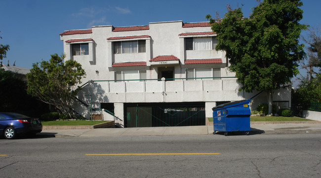 10241 Commerce Ave in Tujunga, CA - Building Photo - Building Photo