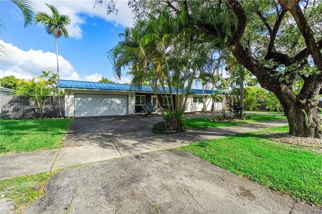 1031 Redbird Ave in Miami Springs, FL - Building Photo - Building Photo