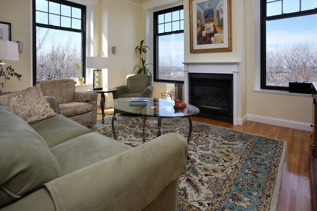 342 Bunker Hill St in Boston, MA - Building Photo - Building Photo