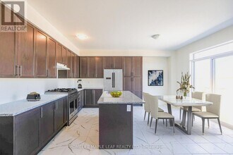 889 Rexton Dr in Oshawa, ON - Building Photo - Building Photo