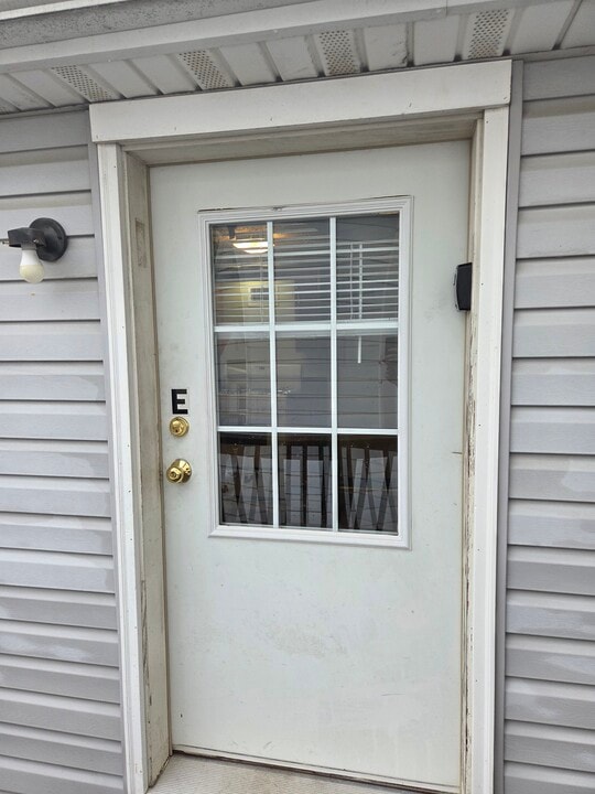 2 S Main St, Unit E in Stewartstown, PA - Building Photo