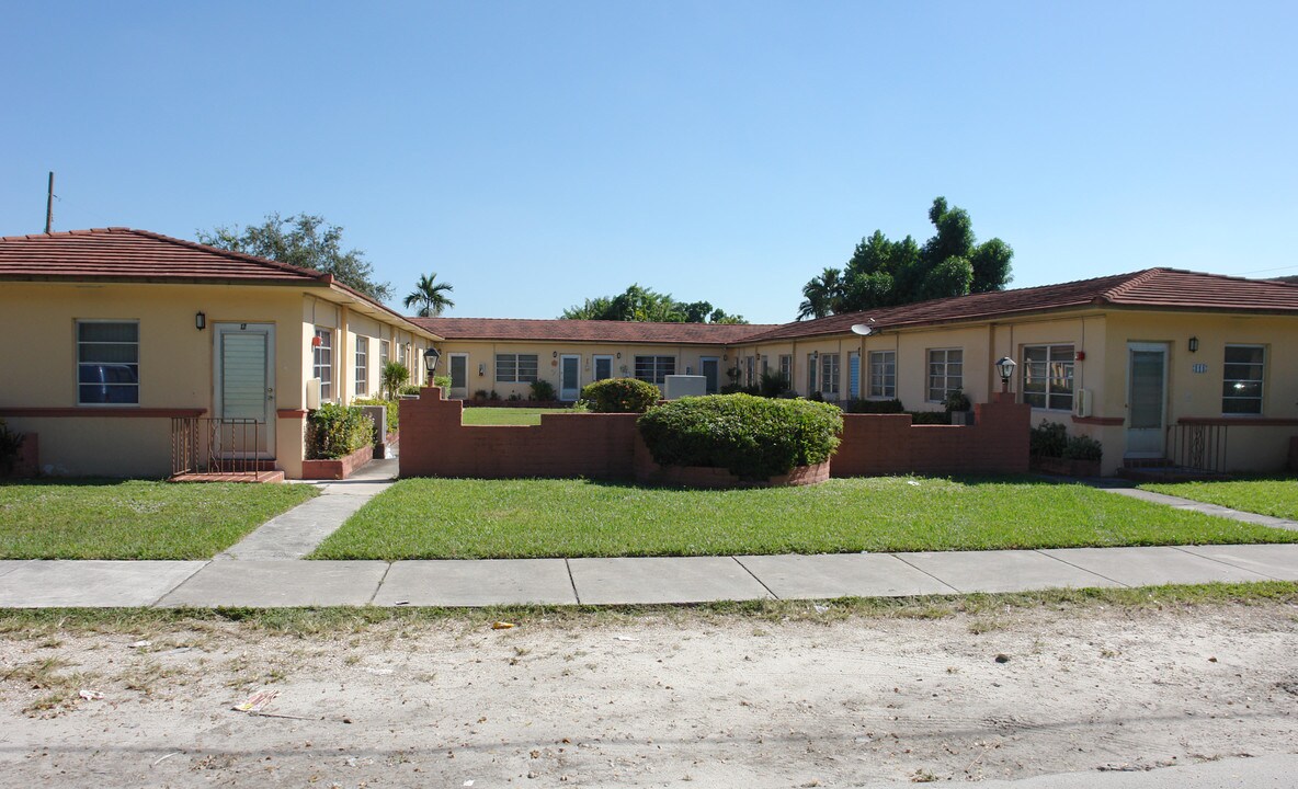 111 SW 30th Ave in Miami, FL - Building Photo