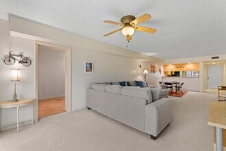 2621 Village Blvd, Unit 203 in West Palm Beach, FL - Building Photo - Building Photo