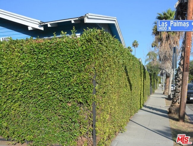 6685 De Longpre Ave in Los Angeles, CA - Building Photo - Building Photo