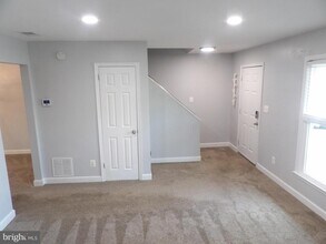 413 Forest Ct in Warrenton, VA - Foto de edificio - Building Photo