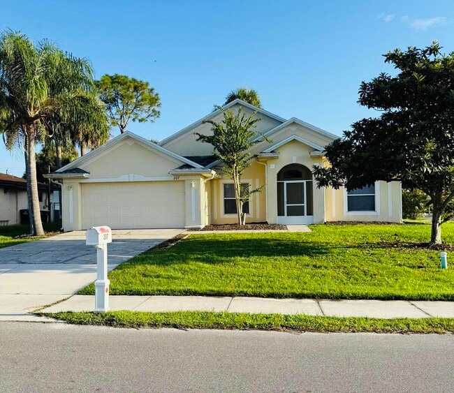 207 Alcantarra St NW in Palm Bay, FL - Building Photo - Building Photo