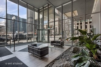 235 W Van Buren St, Unit 1717 in Chicago, IL - Building Photo - Building Photo