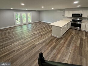404 Dylan Dr in Lansdale, PA - Foto de edificio - Building Photo