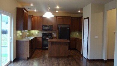 704 N 7th Ave SW in Tumwater, WA - Building Photo - Building Photo