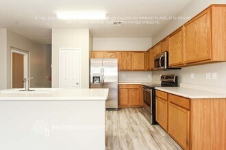 14226 W Hearn Rd in Surprise, AZ - Foto de edificio - Building Photo