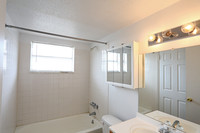 Bay Vista Apartments in Tampa, FL - Building Photo - Interior Photo