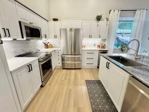 16125 Juanita Woodinville Way NE, Unit 1701 in Bothell, WA - Building Photo - Building Photo