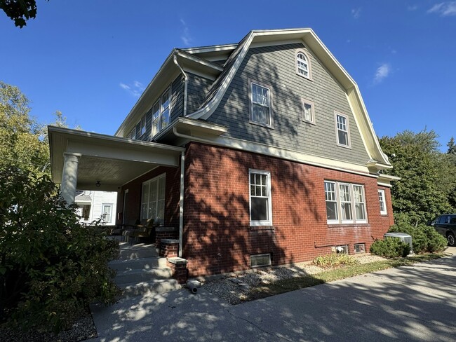 808 Castalia St in Bellevue, OH - Building Photo - Building Photo