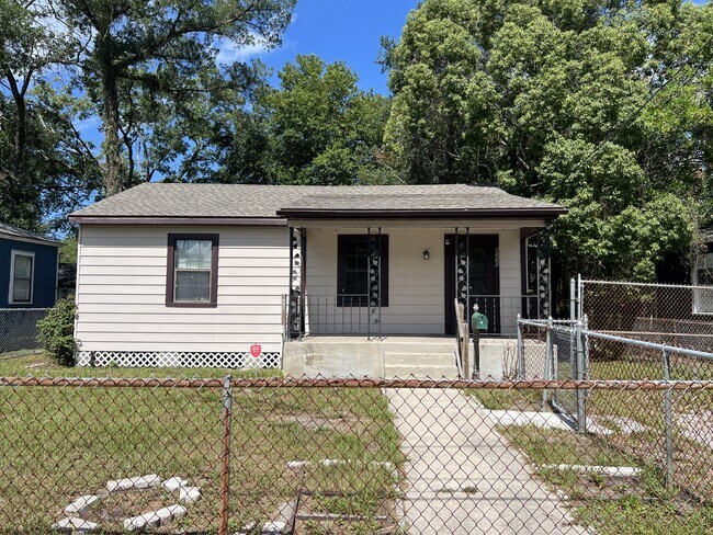 2110 Brackland St in Jacksonville, FL - Building Photo - Building Photo