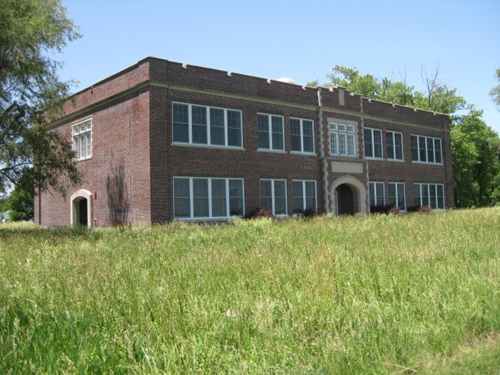 200 School Ave in Mahaska, KS - Building Photo