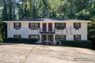 575 Springwood Dr in Forest Park, GA - Building Photo