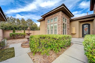 6 Holly Tree Ct in Henderson, NV - Building Photo - Building Photo